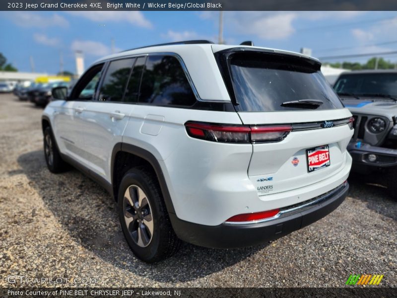Bright White / Wicker Beige/Global Black 2023 Jeep Grand Cherokee 4XE