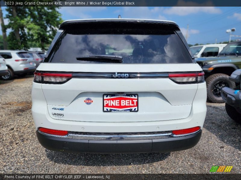 Bright White / Wicker Beige/Global Black 2023 Jeep Grand Cherokee 4XE