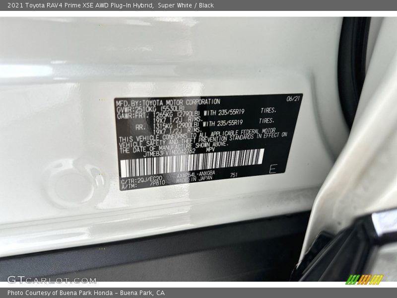 Super White / Black 2021 Toyota RAV4 Prime XSE AWD Plug-In Hybrid