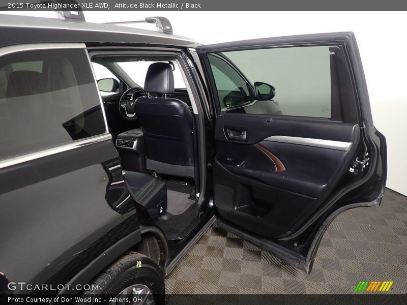 Attitude Black Metallic / Black 2015 Toyota Highlander XLE AWD