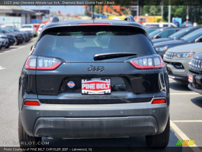 Diamond Black Crystal Pearl / Black 2023 Jeep Cherokee Altitude Lux 4x4