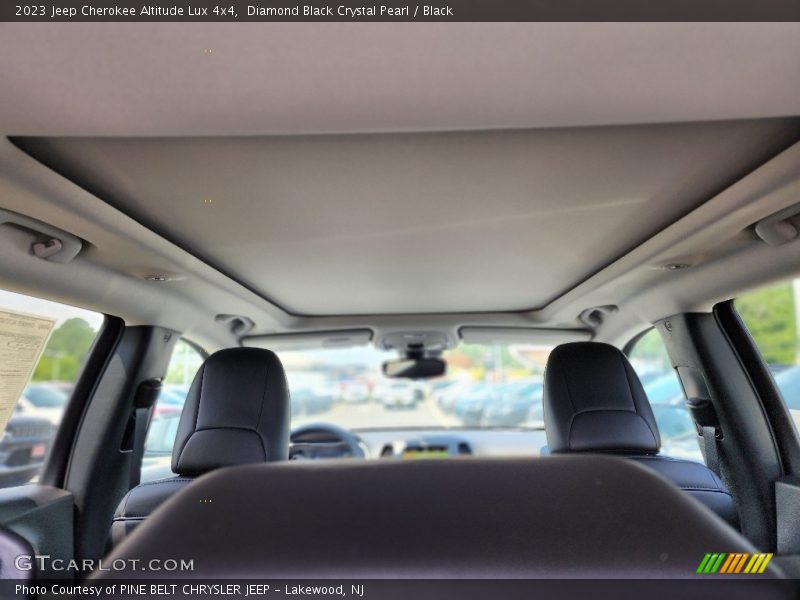 Diamond Black Crystal Pearl / Black 2023 Jeep Cherokee Altitude Lux 4x4