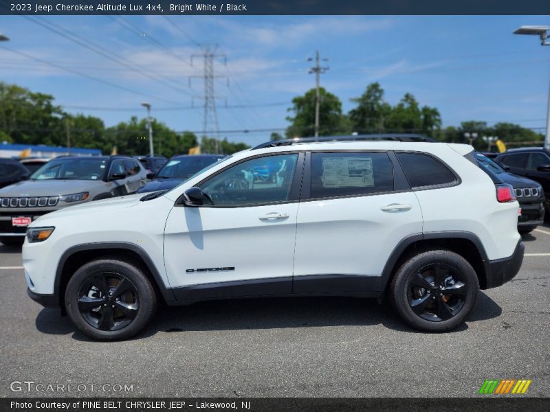 Bright White / Black 2023 Jeep Cherokee Altitude Lux 4x4