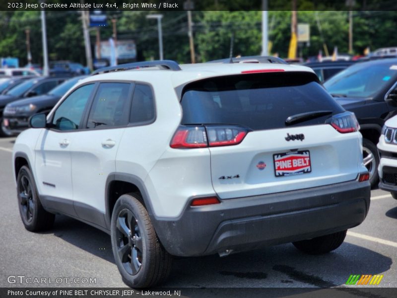 Bright White / Black 2023 Jeep Cherokee Altitude Lux 4x4