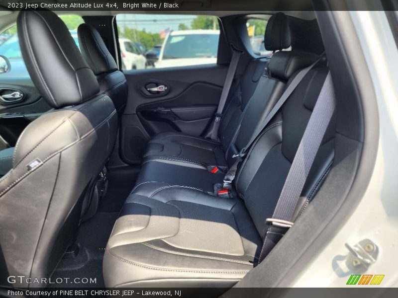 Bright White / Black 2023 Jeep Cherokee Altitude Lux 4x4
