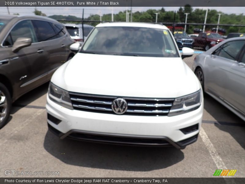 Pure White / Titan Black 2018 Volkswagen Tiguan SE 4MOTION