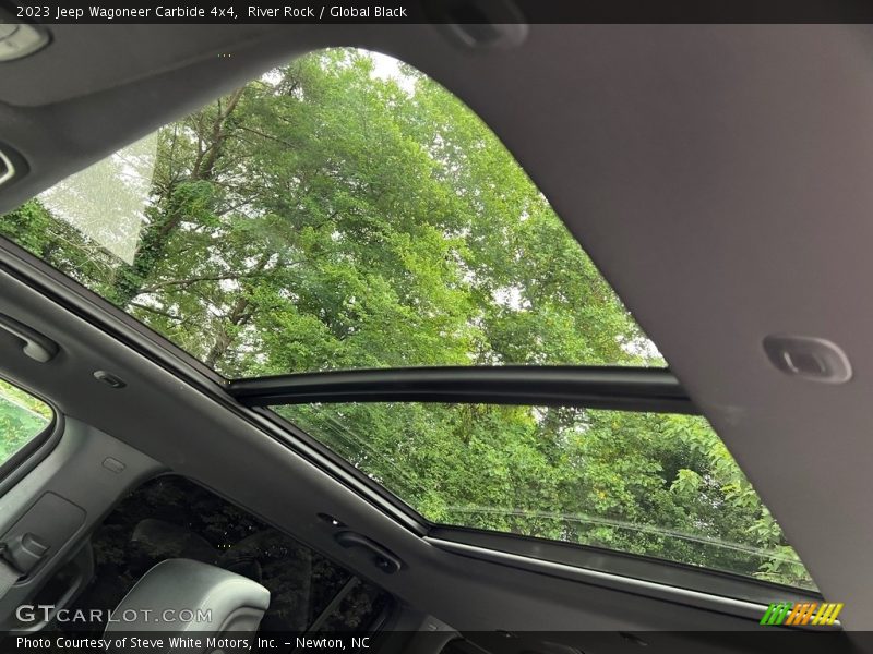 Sunroof of 2023 Wagoneer Carbide 4x4
