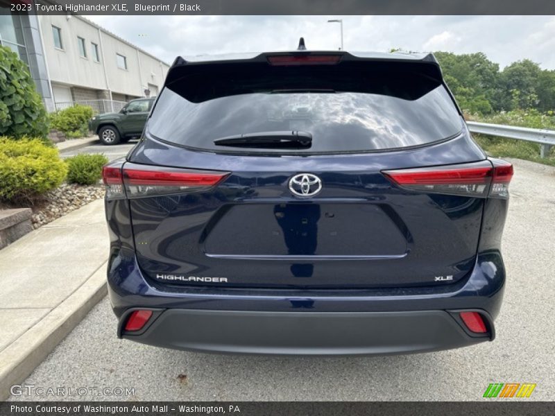 Blueprint / Black 2023 Toyota Highlander XLE