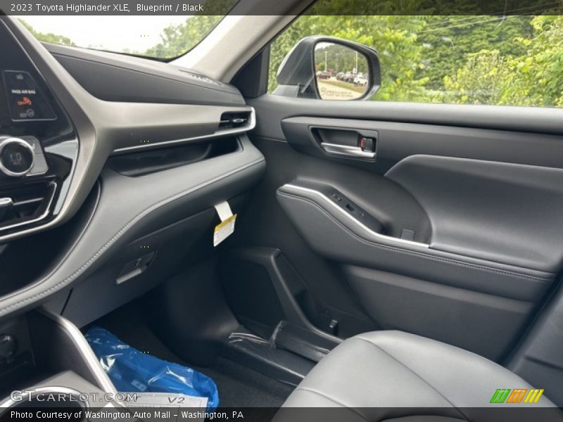 Blueprint / Black 2023 Toyota Highlander XLE
