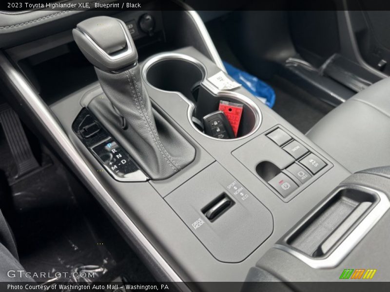 Blueprint / Black 2023 Toyota Highlander XLE