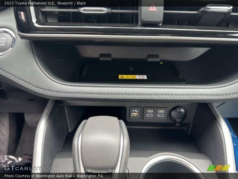 Blueprint / Black 2023 Toyota Highlander XLE