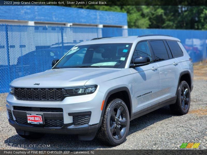 Silver Zynith / Global Black 2023 Jeep Grand Cherokee Laredo 4x4