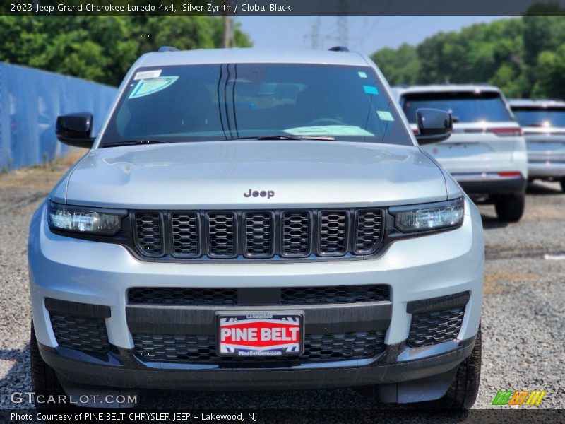 Silver Zynith / Global Black 2023 Jeep Grand Cherokee Laredo 4x4