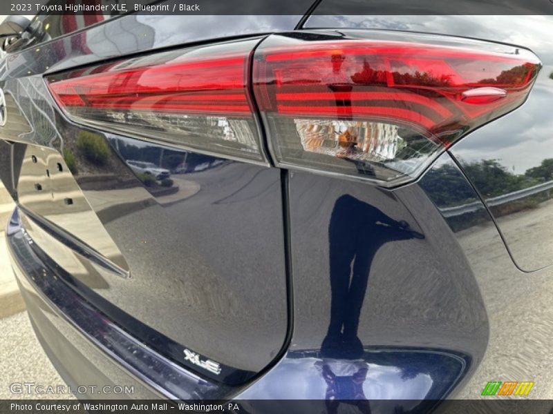 Blueprint / Black 2023 Toyota Highlander XLE