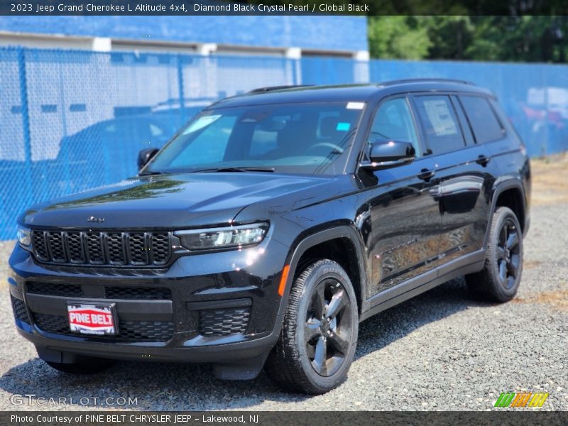 Diamond Black Crystal Pearl / Global Black 2023 Jeep Grand Cherokee L Altitude 4x4