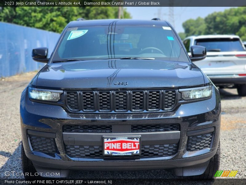 Diamond Black Crystal Pearl / Global Black 2023 Jeep Grand Cherokee L Altitude 4x4