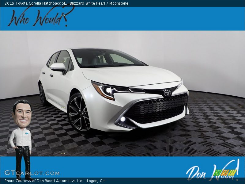 Blizzard White Pearl / Moonstone 2019 Toyota Corolla Hatchback SE