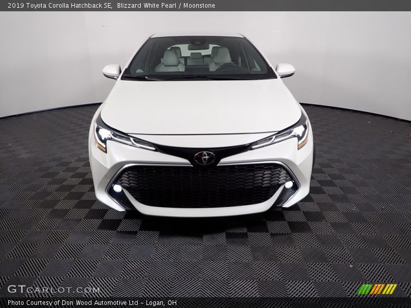 Blizzard White Pearl / Moonstone 2019 Toyota Corolla Hatchback SE