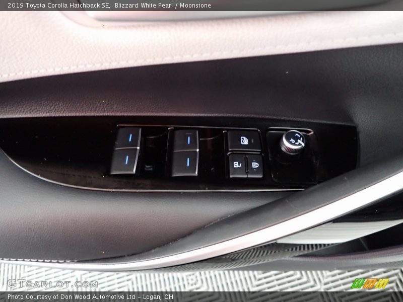 Blizzard White Pearl / Moonstone 2019 Toyota Corolla Hatchback SE
