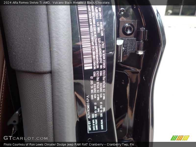 Vulcano Black Metallic / Black/Chocolate 2024 Alfa Romeo Stelvio Ti AWD