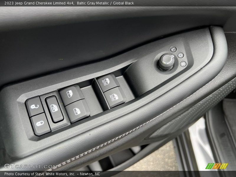 Door Panel of 2023 Grand Cherokee Limited 4x4