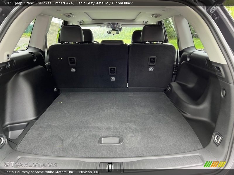  2023 Grand Cherokee Limited 4x4 Trunk