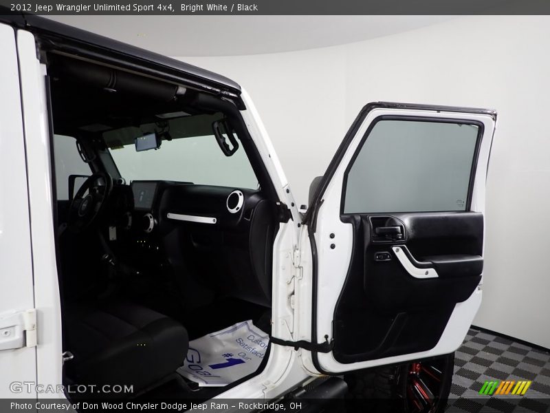 Bright White / Black 2012 Jeep Wrangler Unlimited Sport 4x4