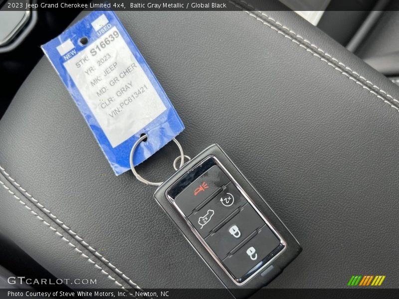 Keys of 2023 Grand Cherokee Limited 4x4