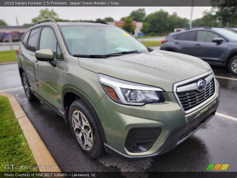Front 3/4 View of 2019 Forester 2.5i Premium