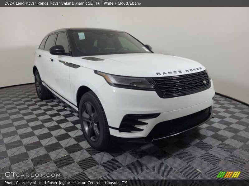 Front 3/4 View of 2024 Range Rover Velar Dynamic SE