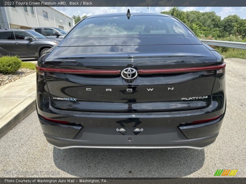  2023 Crown Platinum AWD Logo