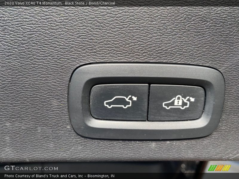 Black Stone / Blond/Charcoal 2020 Volvo XC40 T4 Momentum