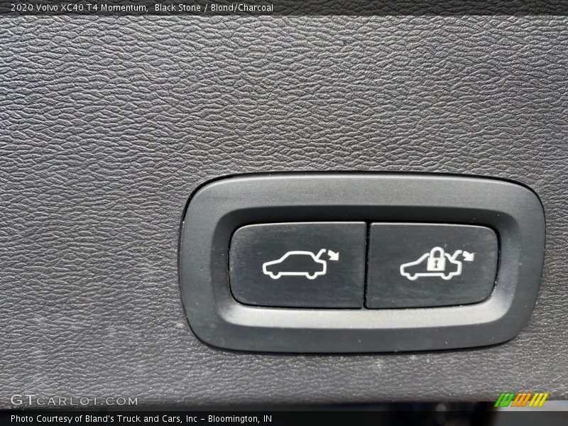 Black Stone / Blond/Charcoal 2020 Volvo XC40 T4 Momentum