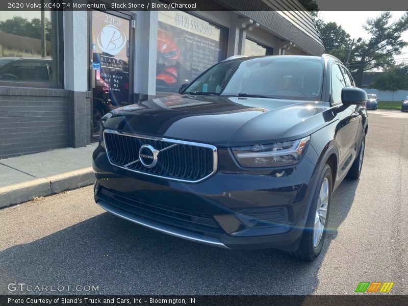 Black Stone / Blond/Charcoal 2020 Volvo XC40 T4 Momentum