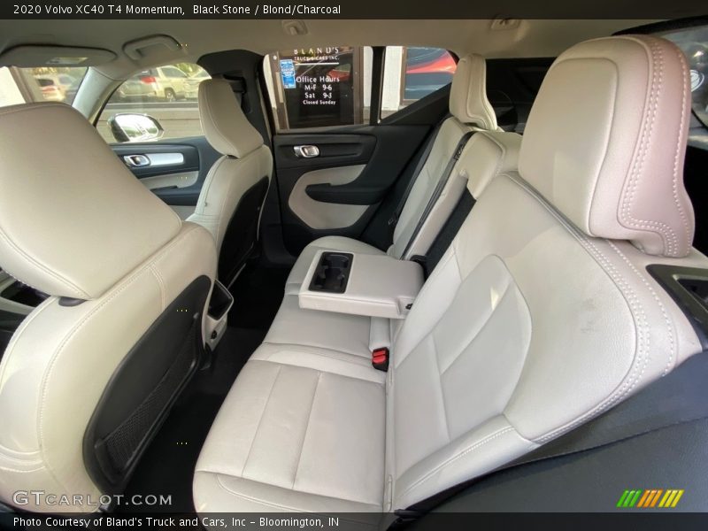 Black Stone / Blond/Charcoal 2020 Volvo XC40 T4 Momentum