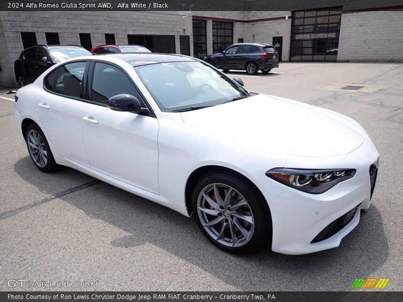 Front 3/4 View of 2024 Giulia Sprint AWD