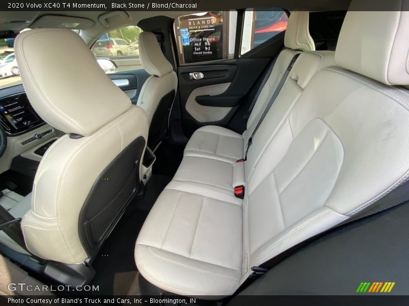 Black Stone / Blond/Charcoal 2020 Volvo XC40 T4 Momentum