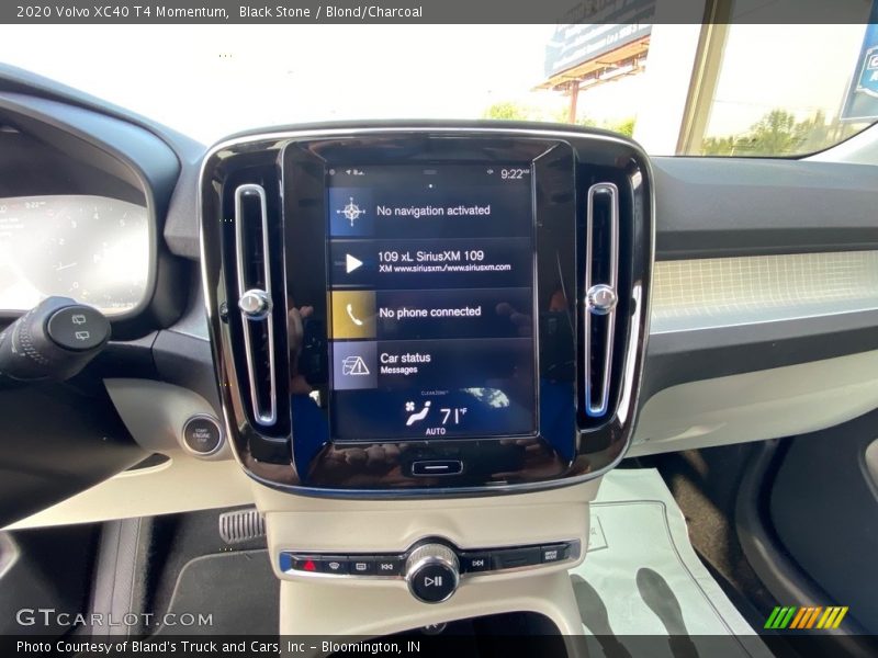 Black Stone / Blond/Charcoal 2020 Volvo XC40 T4 Momentum