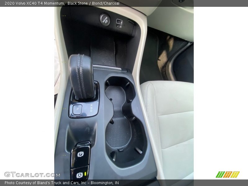 Black Stone / Blond/Charcoal 2020 Volvo XC40 T4 Momentum