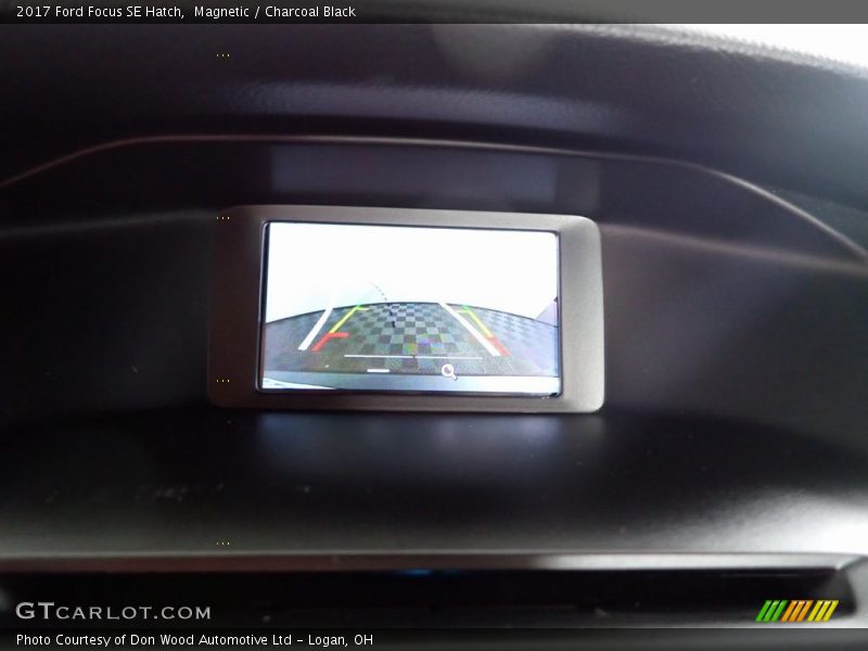 Magnetic / Charcoal Black 2017 Ford Focus SE Hatch
