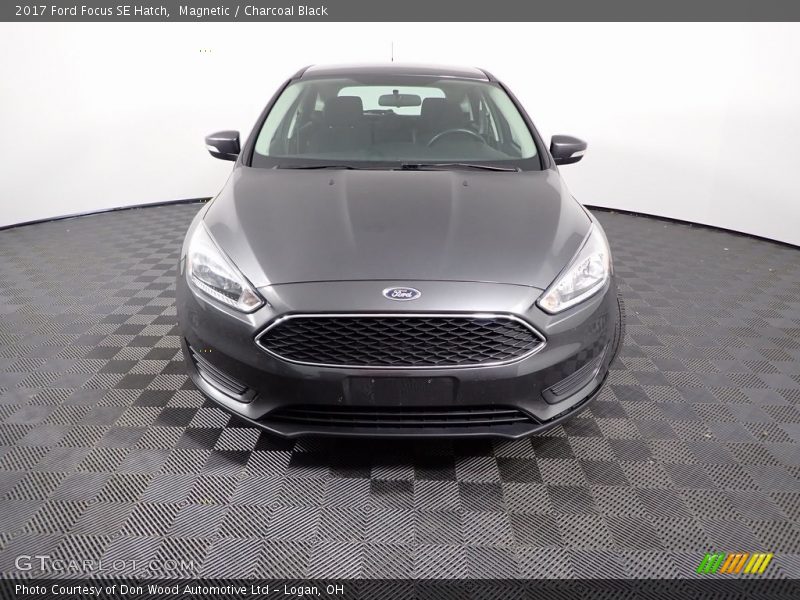 Magnetic / Charcoal Black 2017 Ford Focus SE Hatch