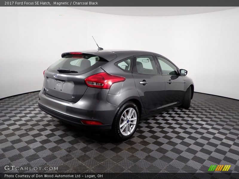 Magnetic / Charcoal Black 2017 Ford Focus SE Hatch