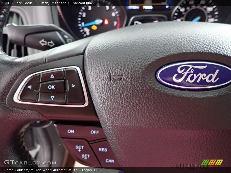 Magnetic / Charcoal Black 2017 Ford Focus SE Hatch