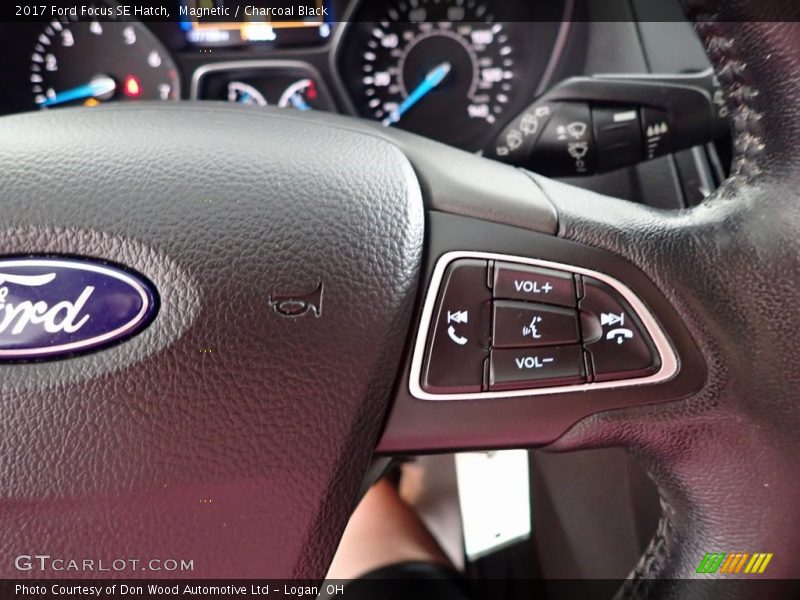 Magnetic / Charcoal Black 2017 Ford Focus SE Hatch