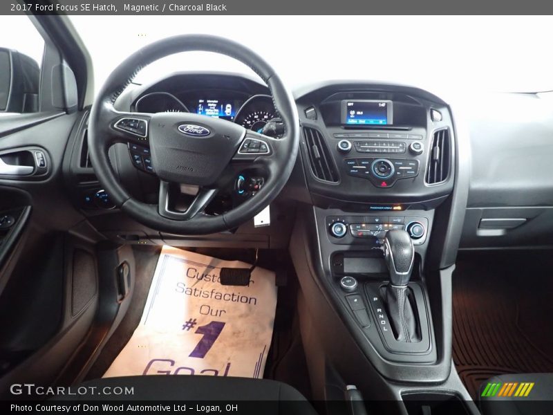 Magnetic / Charcoal Black 2017 Ford Focus SE Hatch