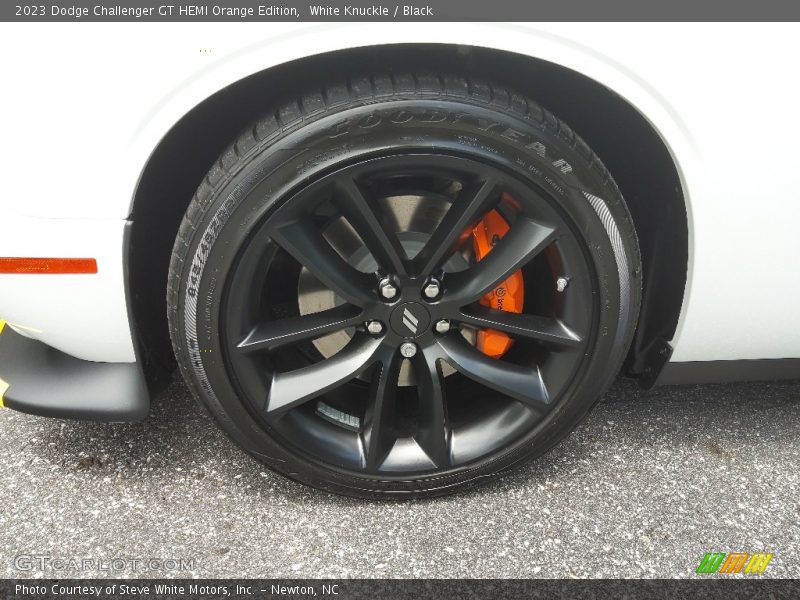  2023 Challenger GT HEMI Orange Edition Wheel
