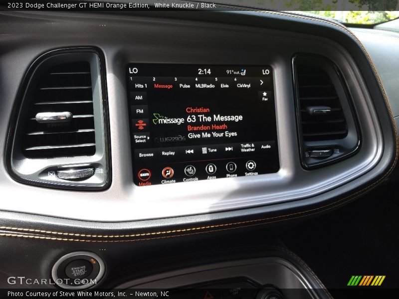 Controls of 2023 Challenger GT HEMI Orange Edition