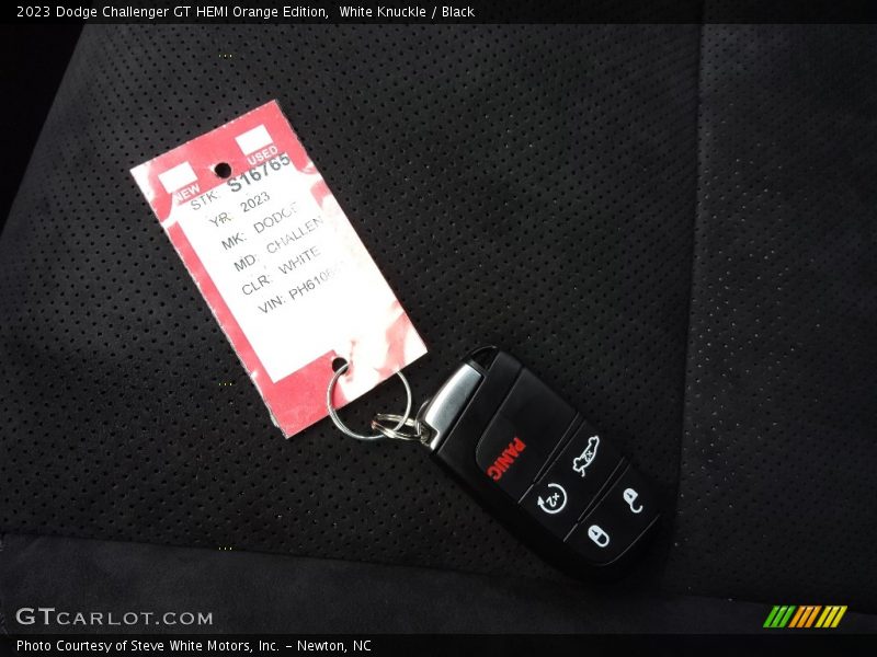 White Knuckle / Black 2023 Dodge Challenger GT HEMI Orange Edition