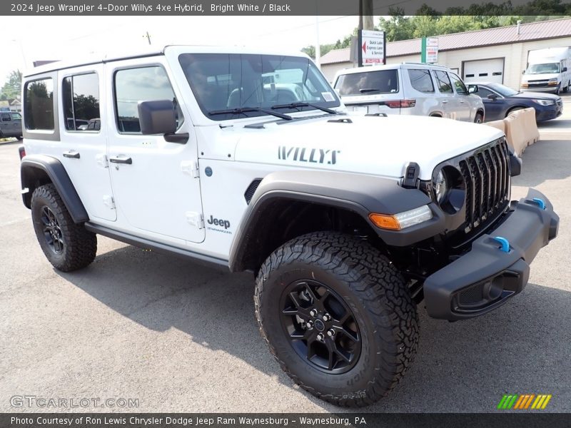 Front 3/4 View of 2024 Wrangler 4-Door Willys 4xe Hybrid