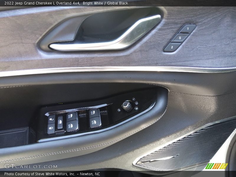 Bright White / Global Black 2022 Jeep Grand Cherokee L Overland 4x4